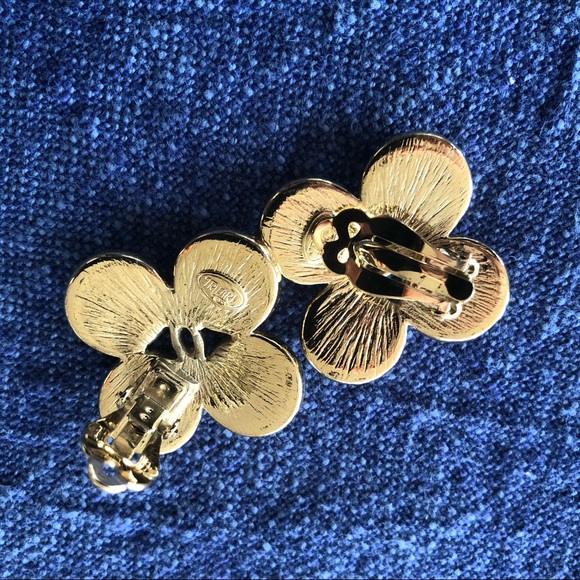 Vintage TRIFARI Faux Pastel Pearl Clip-On Earrings - Picture 6 of 9